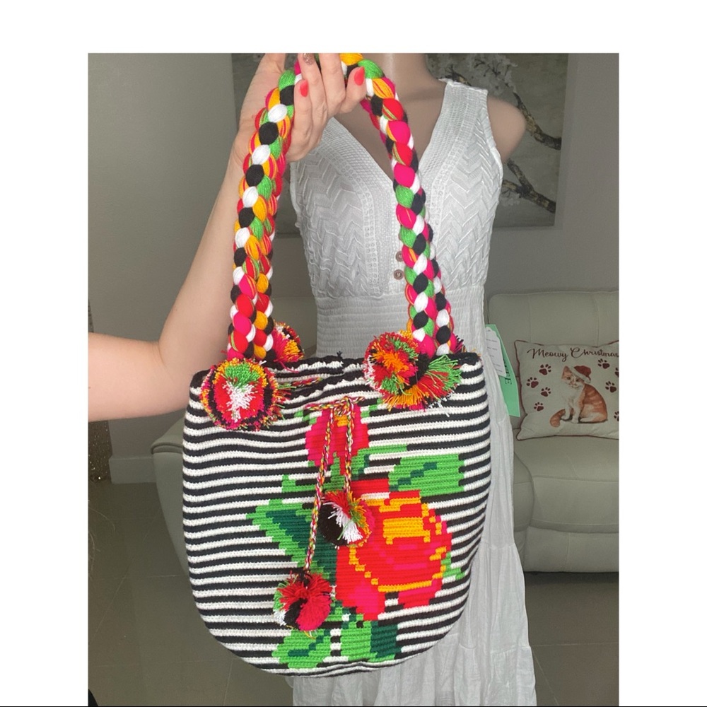 Wayuu Mochila Bag - Red Roses - Picture 2 of 4